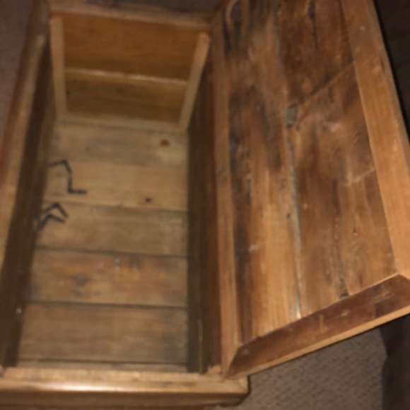 Cedar Chest - Picture 10 of 11